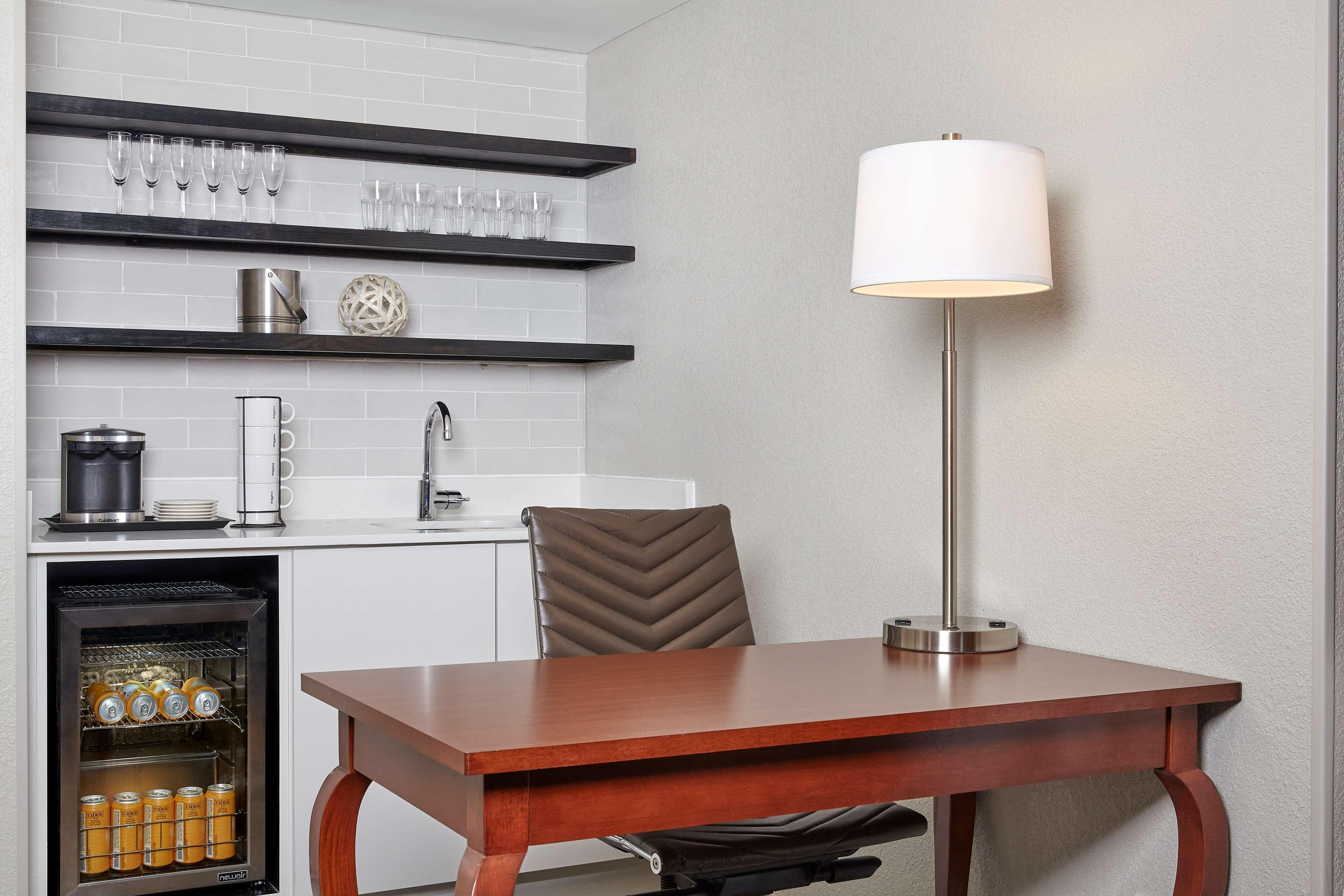 Doubletree Suites By Hilton Nashville Airport Экстерьер фото