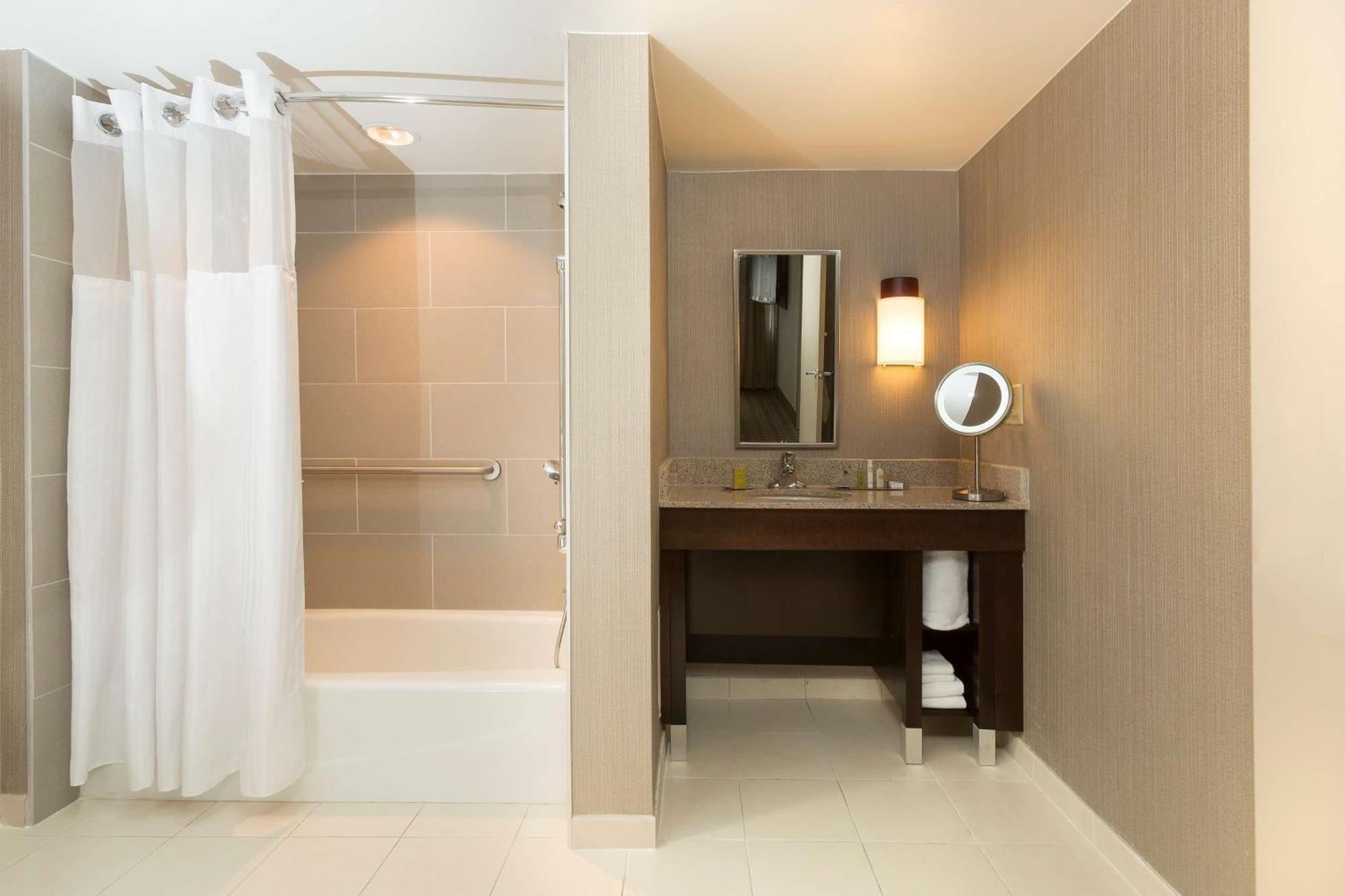 Doubletree Suites By Hilton Nashville Airport Экстерьер фото