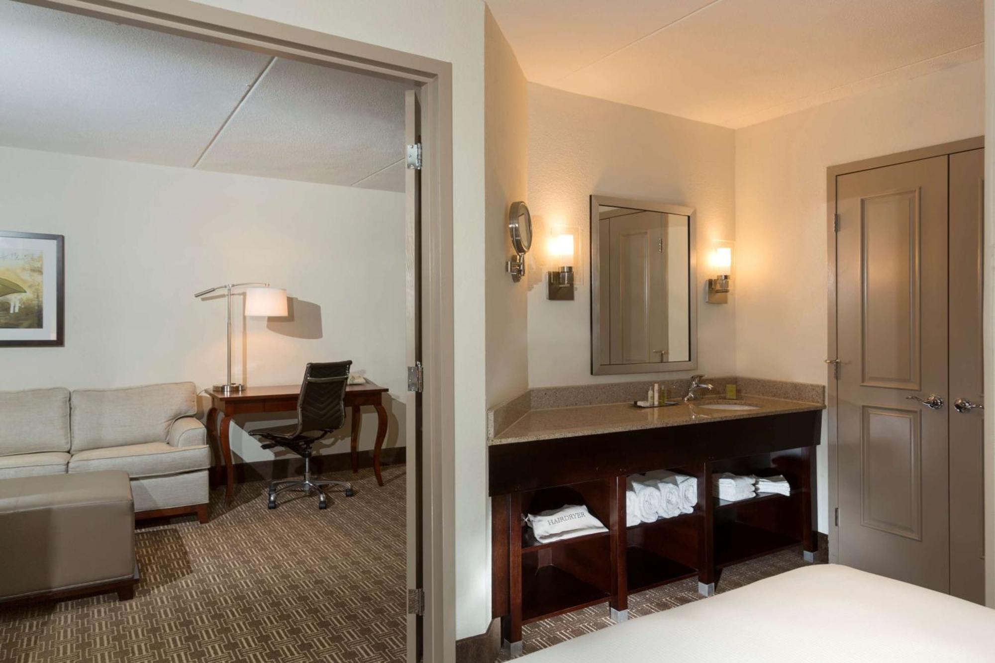 Doubletree Suites By Hilton Nashville Airport Экстерьер фото